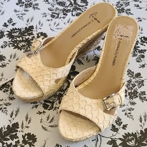 Lisa for Donald J Pliner Wedge Sandal Size 7.5